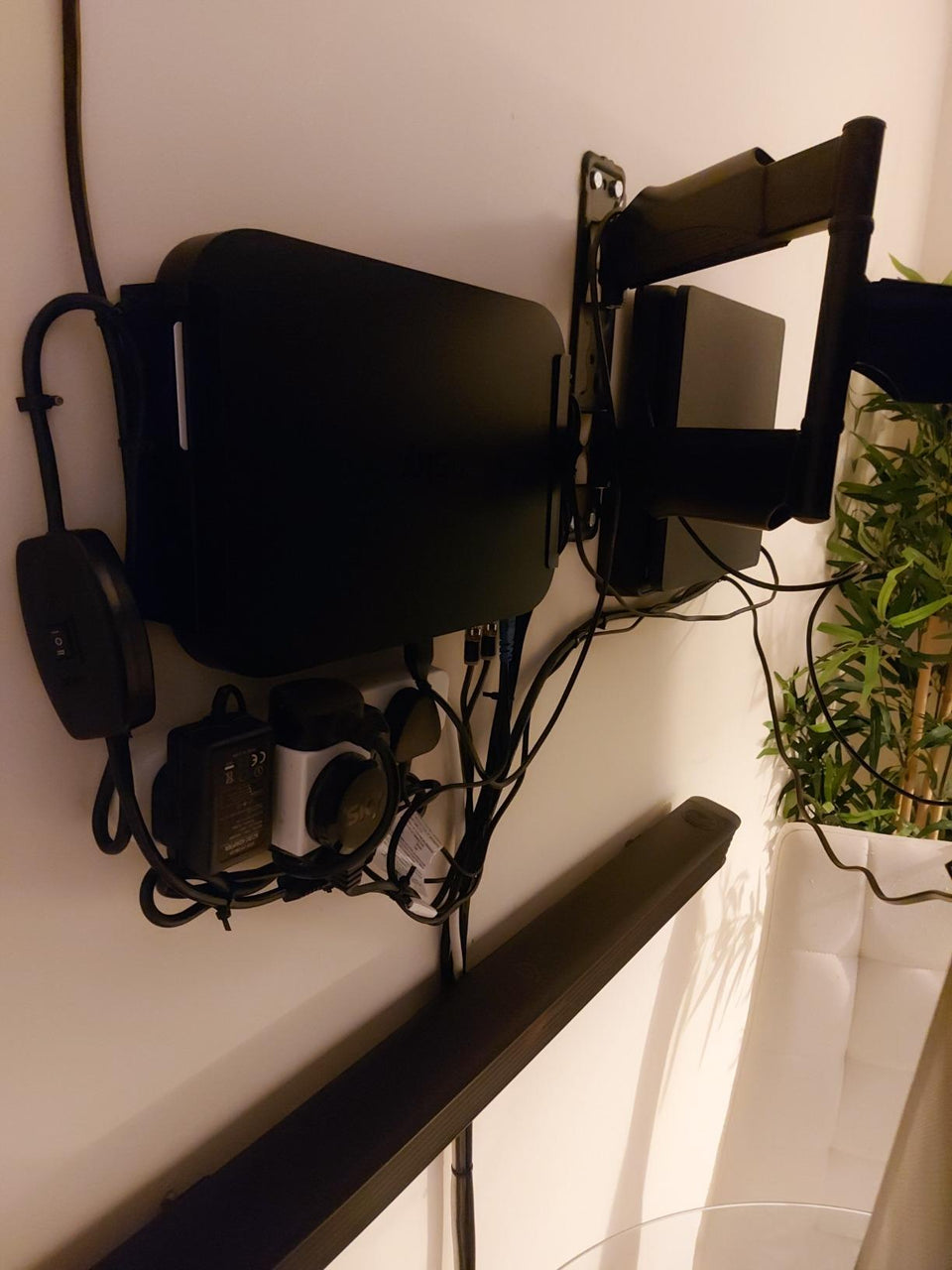 Sky Box Wall Mount Dynas Bracket for Sky Q Box Dynas Ltd